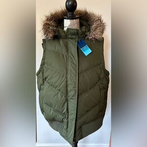 NWT GAP Women’s Down Vest XL